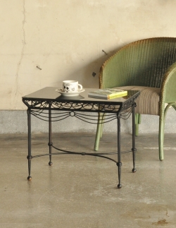 アンティーク家具 アンティークのテーブル アイアンの脚がキレイなフランスアンティーク家具のコーヒーテーブル