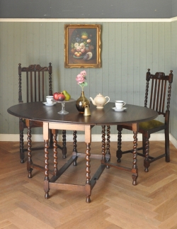 アンティーク家具 アンティークダイニングテーブル 丸い天板のアンティーク英国家具、伸張式のゲートレッグテーブル