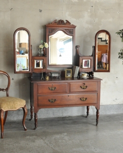 アンティーク家具 アンティークのドレッサー 英国のアンティーク家具、三面鏡が付いた豪華なドレッシングチェスト
