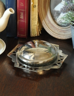 アンティーク雑貨  1940年代のアンティーク バターディッシュ