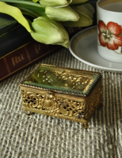 アンティーク雑貨 アンティークカトラリー 英国雑貨　真鍮細工のアンティークのジュエリーボックス