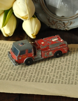 アンティーク雑貨  マッチボックスのアンティークミニカーFIRE PUMPER TRUCKNO:29