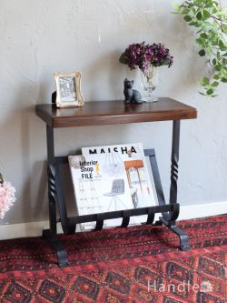 アンティーク家具 マガジンラックおしゃれ 実用的に使えるカッコいいアンティークの雑誌ラック、サイドテーブル付きのおしゃれなマガジンラック