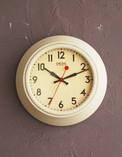 インテリア雑貨 時計 壁掛け イギリスSmithsスミス社の壁掛け時計、復刻版のアイボリー色(電池セット)