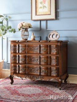 アンティーク家具 アンティークのチェスト 華やかな彫りが美しいチェスト、フランスから届いたアンティークの家具