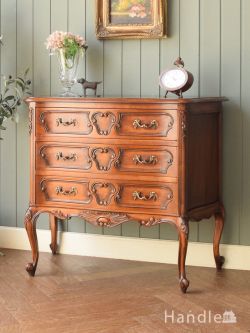 美しい彫が入った3段フレンチチェスト、猫足が優雅なアンティークチェスト