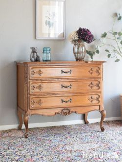 アンティーク家具  猫足が美しいアンティークの家具、3段引き出しタイプのフレンチチェスト