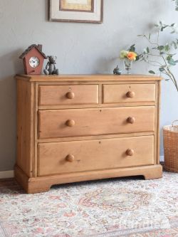 アンティーク家具  丸い取っ手が可愛いアンティークの収納家具、イギリスで見つけたオールドパインのチェスト