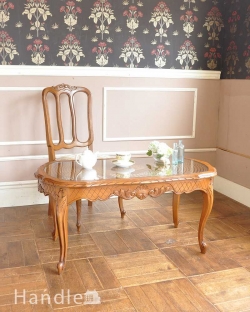 アンティーク家具 アンティークのテーブル 編み目＆豪華な彫刻が美しいアンティークコーヒーテーブル、フランス家具