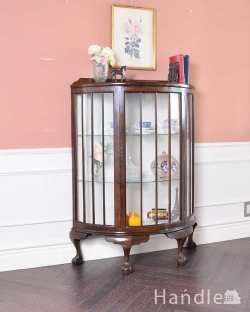 アンティーク家具 アンティークのキャビネット 英国から届いたのアンティーク家具、ウォルナット材のガラスキャビネット