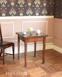 アンティーク家具 アンティークのテーブル 置きやすいコンパクトなサイズが魅力のアンティーク家具、ドローリーフテーブル（伸張式テーブル） 