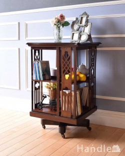 アンティーク家具 アンティークのキャビネット 英国から届いたアンティーク家具、回転する便利なリボルビングブックケース