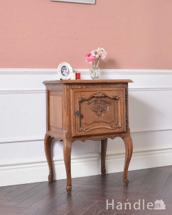 アンティーク家具 アンティークのキャビネット 南フランスのエレガントなアンティーク家具、小さなナイトテーブル