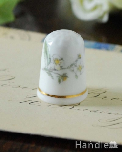 アンティーク雑貨 アンティーク食器 ボーンチャイナのアンティークシンブル(白い花)