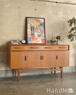 アンティーク家具 アンティークのキャビネット リビングボードにおススメ！オシャレで片付け上手なアンティークサイドボード（G-plan）