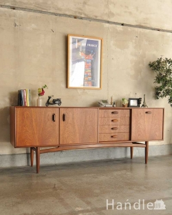 アンティーク家具 アンティークのキャビネット スタイリッシュなデザインが印象的なヴィンテージ家具、北欧スタイルのG-PLANのサイドボード