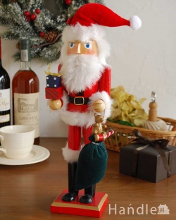 インテリア雑貨 オブジェインテリア とっても可愛いクリスマス用のオブジェ、サンタ姿のくるみ割り人形