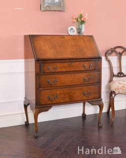 アンティーク家具 ビューロー デスクと収納を兼ねた便利なアンティーク家具、ウォルナット材の木目が美しいビューロー