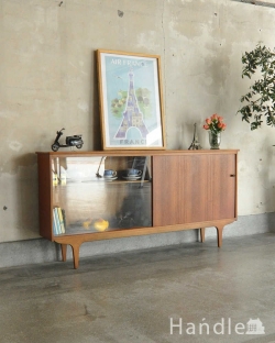 アンティーク家具 アンティークのキャビネット 北欧スタイルに似合うヴィンテージガラスキャビネット（引き戸タイプ）