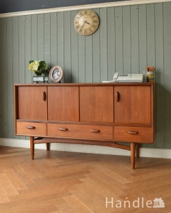 アンティーク家具 アンティークのキャビネット めずらしい折れ戸タイプのヴィンテージ家具、G-planのおしゃれなサイドボード