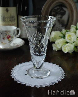 アンティーク雑貨 アンティーク花瓶 キラキラのカッティング、脚付きのアンティークプレスドグラスのフラワーベース