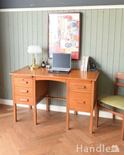 アンティーク家具 アンティークのデスク・書斎机 北欧スタイルのヴィンテージ家具、スタイリッシュなデスク(机)