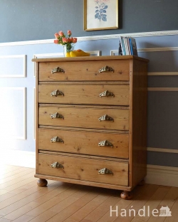 アンティーク家具 アンティークのチェスト オシャレな取っ手が魅力のアンティーク家具、オールドパインのチェスト