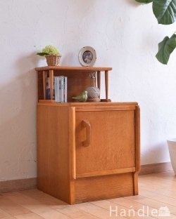 アンティーク家具 アンティークのキャビネット 北欧スタイルのヴィンテージ家具、電話台にピッタリなスモールキャビネット