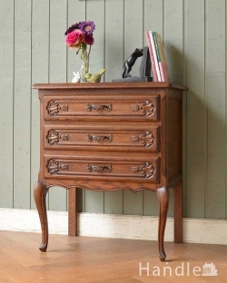 アンティーク家具 アンティークのチェスト 南仏スタイルのアンティーク家具、美しい猫脚のスモールチェスト