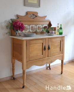 アンティーク家具 アンティークのキャビネット ユリのタイルが華やかなウォッシュスタンド、サテンウッド材のアンティーク家具