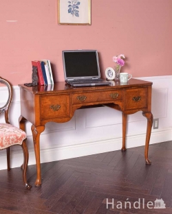 アンティーク家具 アンティークのデスク・書斎机 英国から届いた美しいアンティーク家具、ウォルナット材のライティングデスク