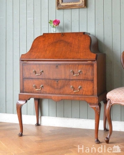 アンティーク家具 ビューロー ウォルナット材のアンティーク英国家具、曲線の美しいライティングビューローデスク