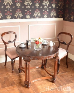 アンティーク家具 アンティークのテーブル 英国輸入の丸テーブル、彫刻が美しいアンティークのオケージョナルテーブル