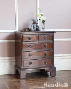 アンティーク家具 アンティークのチェスト アンティークの英国輸入家具、引き出しが沢山付いたベッドサイドチェスト