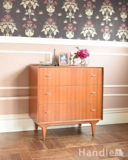 アンティーク家具 アンティークのチェスト シンプルで使いやすいサイズ感！マッキントッシュのアンティークチェスト（３段）