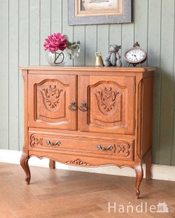 アンティーク家具 アンティークのチェスト 繊細な彫りが美しいキャビネット、南フランスのアンティーク家具