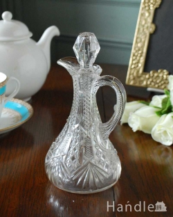 アンティーク雑貨 ジュエリーボックスアンティーク ダイヤのようなフタが付いたアンティーク のプレスドグラス小さなデカンタ