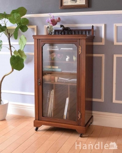 アンティーク家具 アンティークのキャビネット イギリスの贅沢なアンティーク家具、お洒落なミュージックキャビネット