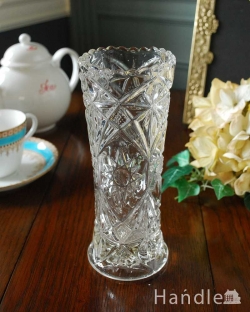 アンティーク雑貨 アンティーク花瓶 太陽と星のカッティングが美しいアンティークプレスドグラス、フラワーべース