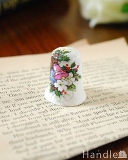 アンティーク雑貨 アンティーク食器 ピンクとブルーのベルが可愛い、イギリスアンティークのボーンチャイナのシンブル