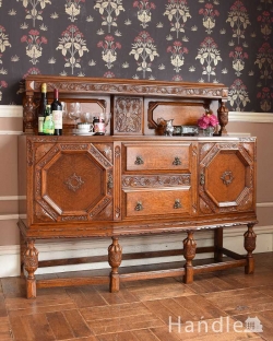 アンティーク家具 アンティークのキャビネット 彫刻のデザインが美しいサイドボード、アンティークの英国家具