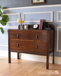 アンティーク家具 アンティークのチェスト イギリスで見つけた、お花の彫刻と取っ手も素敵なアンティーク2段チェスト