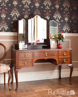 アンティーク家具 アンティークのドレッサー 三面鏡のフレームまで美しい、英国から届いたアンティークドレッシングチェスト(デスク)