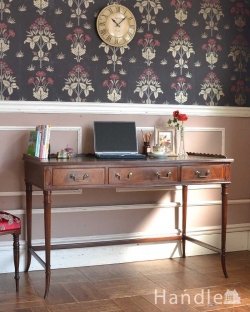 アンティーク家具 アンティークのデスク・書斎机 デスクトップのパソコンも置ける、脚先まで美しい英国アンティークのデスク