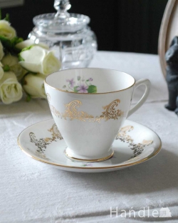 アンティーク雑貨 アンティーク食器 イギリスで見つけたボーンチャイナのスミレ柄カップ＆ソーサー（WINDSOR）