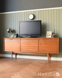 アンティーク家具 アンティークのキャビネット 北欧テイストのビンテージ家具、シャープな取っ手までお洒落なサイドボード