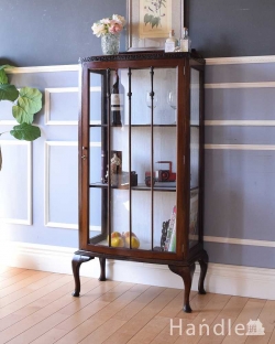 アンティーク家具 アンティークのキャビネット 上品な英国スタイルのアンティーク家具　ガラス扉のキャビネット