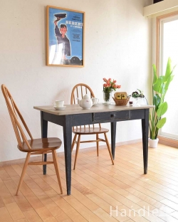 アンティーク家具 アンティークのテーブル 2トーンカラーが可愛い、引き出し付きの英国アンティークテーブル