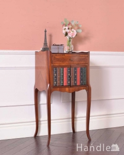 アンティーク家具 アンティークのキャビネット ウォルナット材のアンティーク家具、イギリス輸入のベッドサイドチェスト