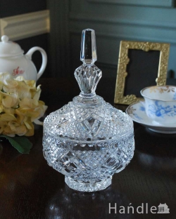 アンティーク雑貨 ジュエリーボックスアンティーク 特別な輝きで誰もを魅了する美しいフタ付きアンティークプレスドグラス（キャニスター）